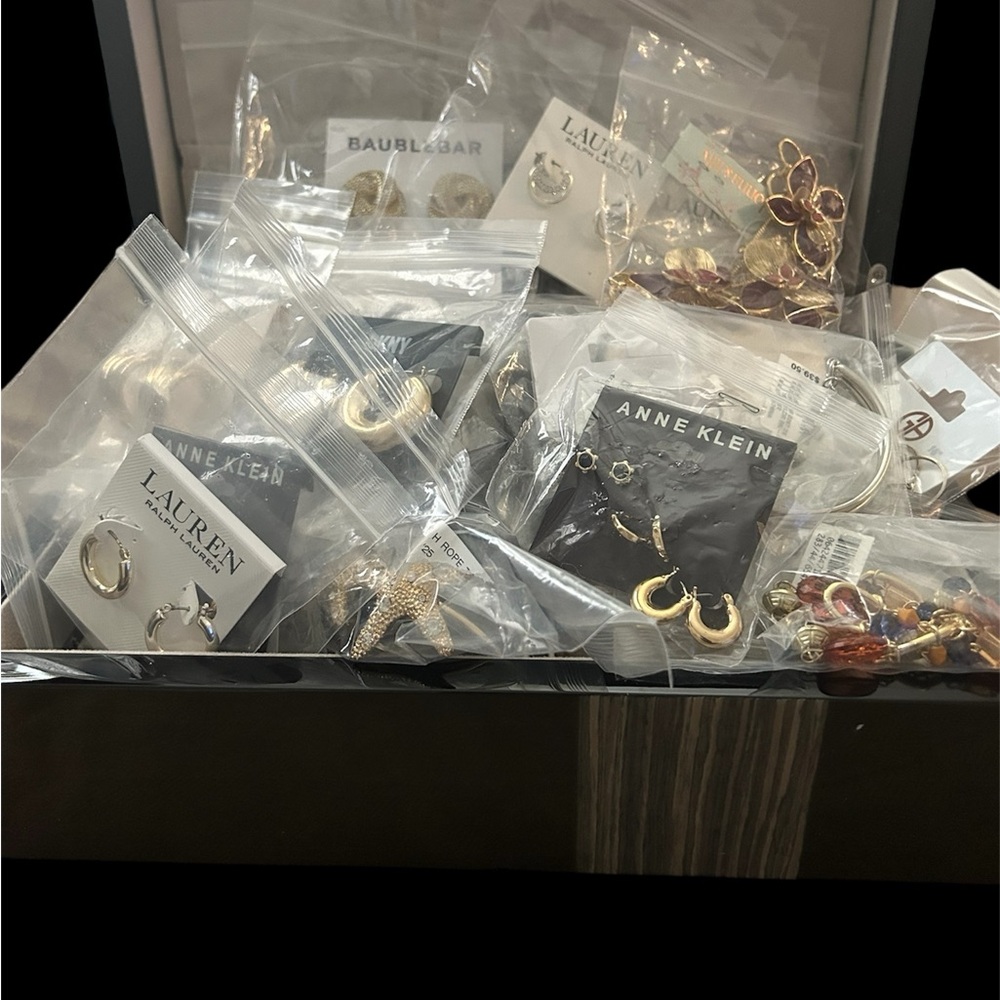 $2000 for only $700 women’s bundle of major department store jewelry